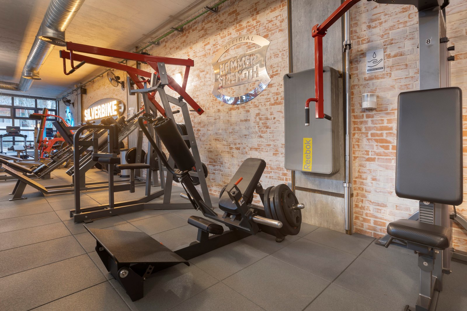 Zona de pesas de SilverGym Mengíbar